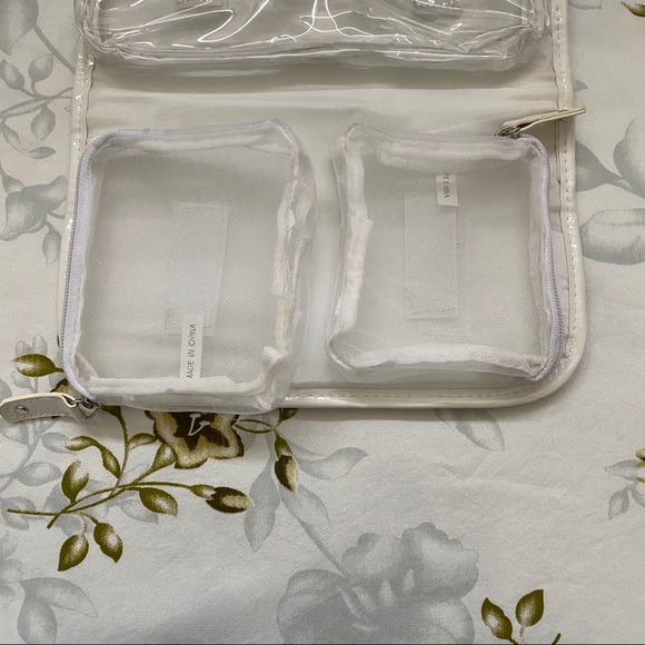 Travel Bag Foldable Makeup Toiletries Clutch - Picture 4 of 10